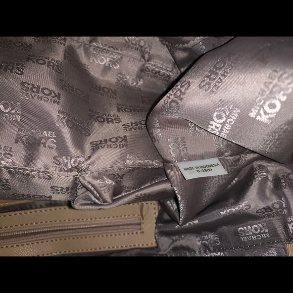 Michael Kors Leather Bag - Picture 8 of 8